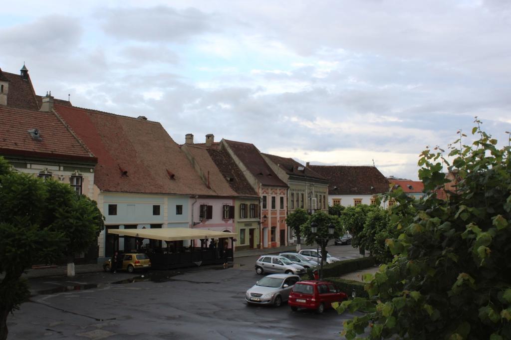 Ferdinand Apartments Mediaş Buitenkant foto