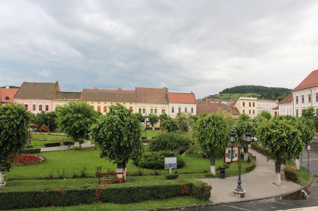 Ferdinand Apartments Mediaş Buitenkant foto